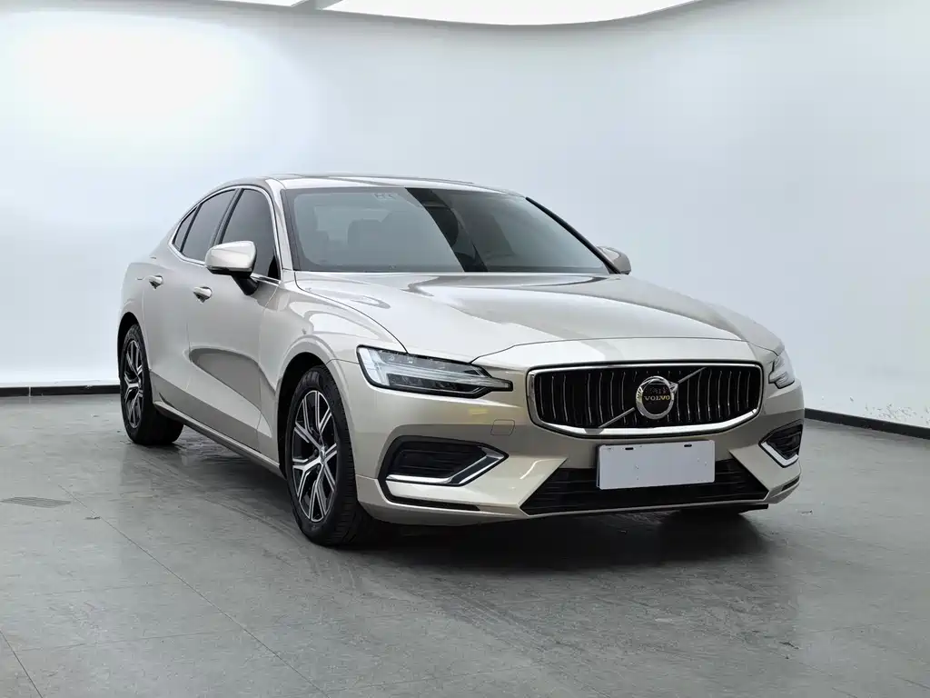 Volvo S60 2023 — фото 3