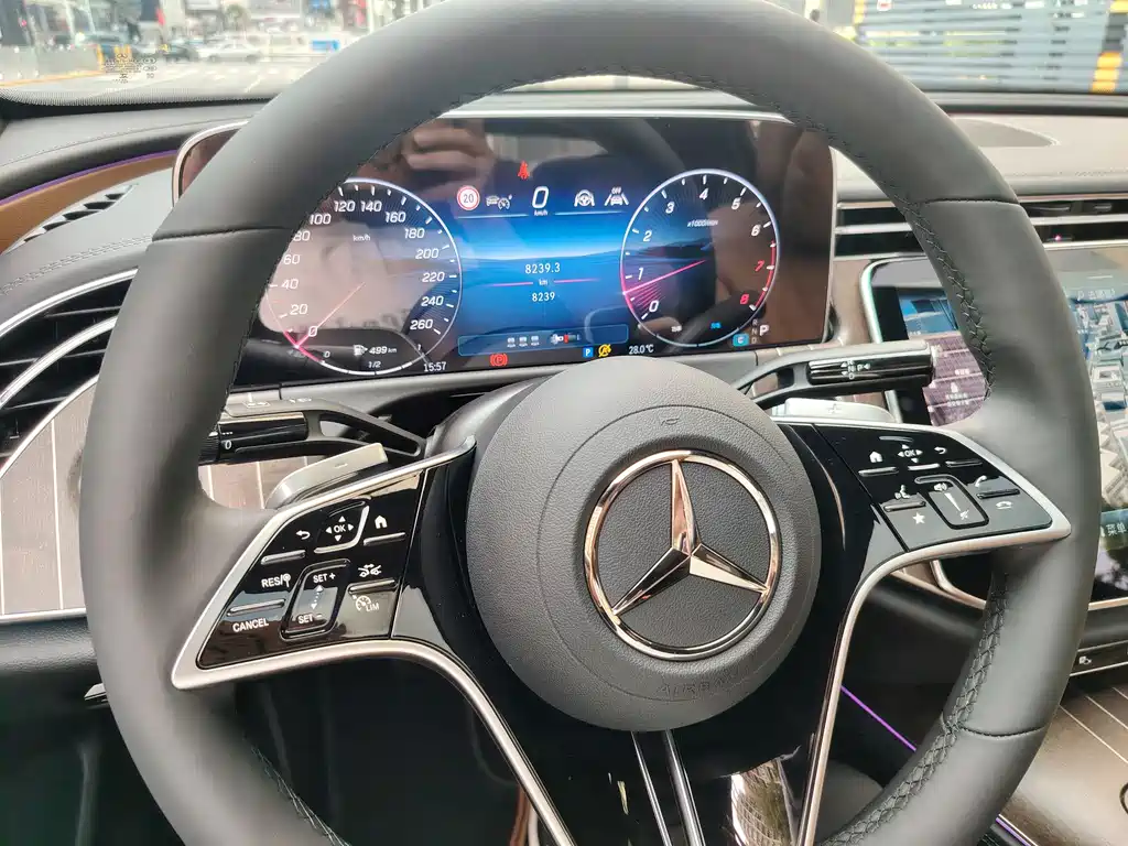Mercedes-Benz E-Class 2025 — фото 18