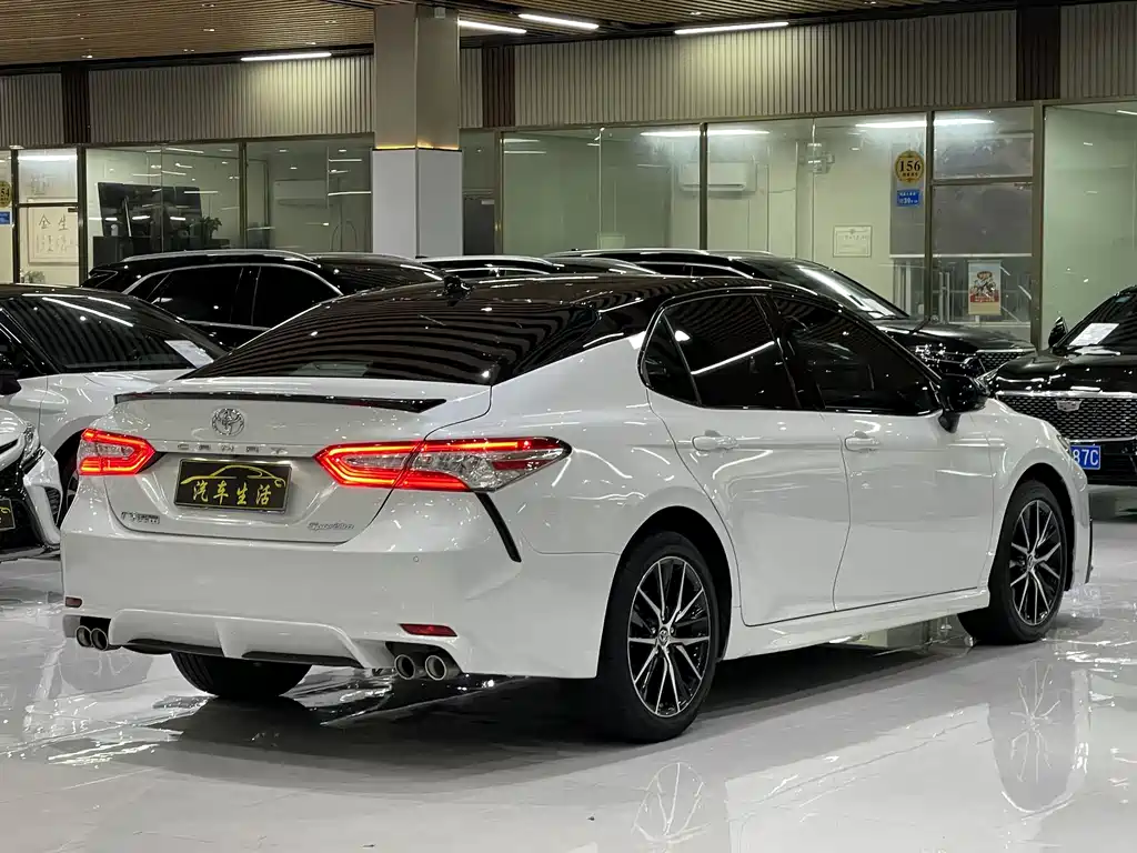 Toyota Camry 2022 — фото 15