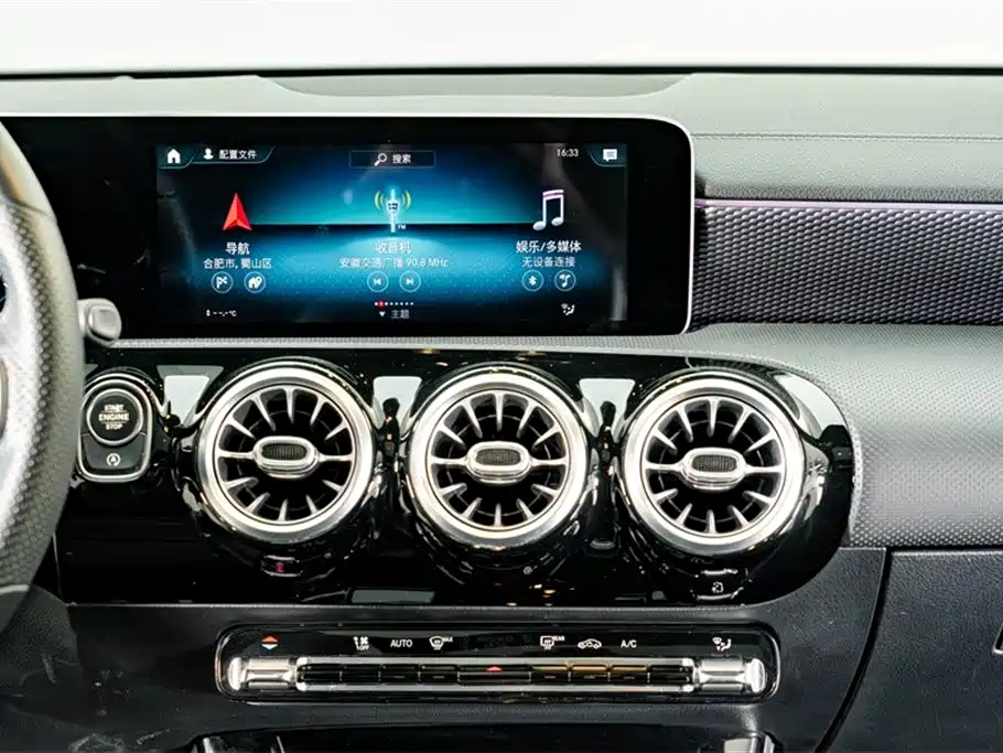 Mercedes-Benz A-Class 2019 — фото 15