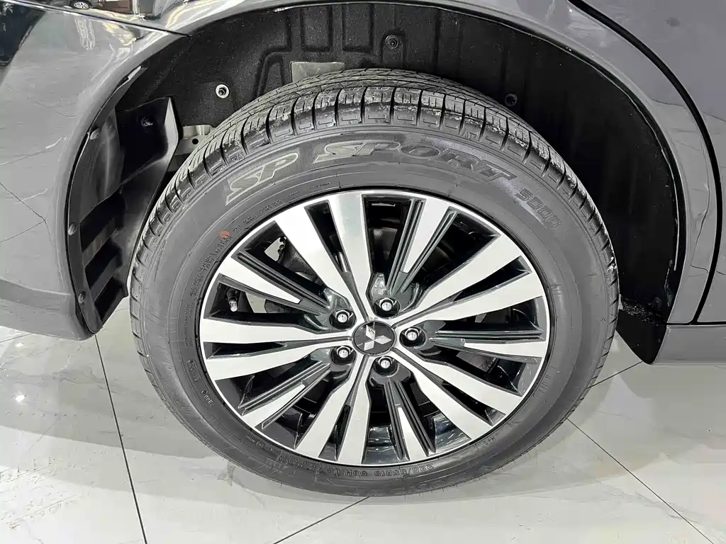 Mitsubishi Outlander 2022 — фото 17