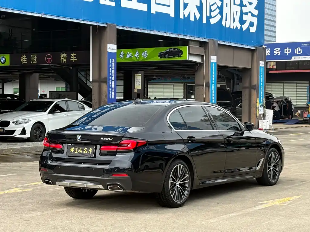 BMW 5 Series 2023 — фото 18