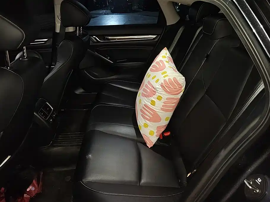Honda Accord 2022 — фото 11