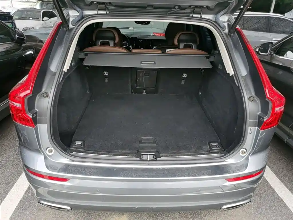 Volvo XC60 2019 — фото 19