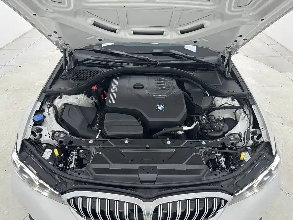 BMW 3 Series 2023 — фото 17
