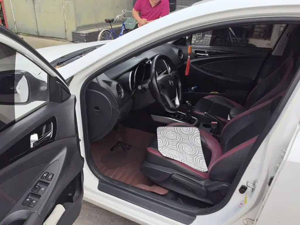 Changan Eado XT 2015 — фото 12