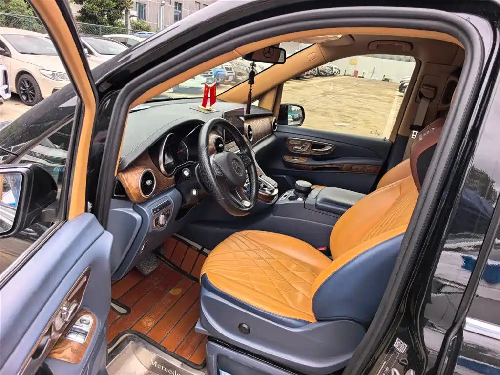 Mercedes-Benz V-Class 2019 — фото 10