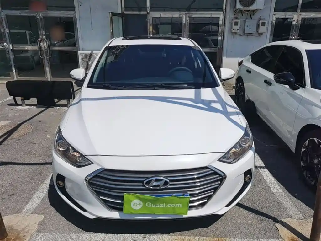 Hyundai Elantra 2018 — фото 3