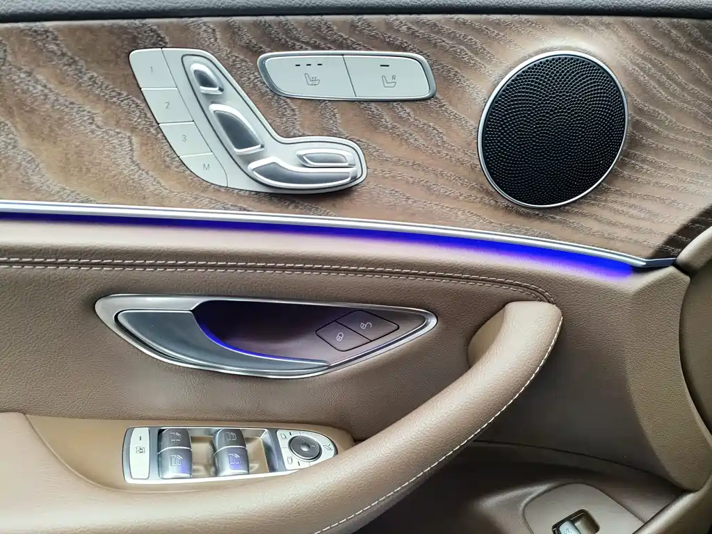 Mercedes-Benz E-Class 2023 — фото 10