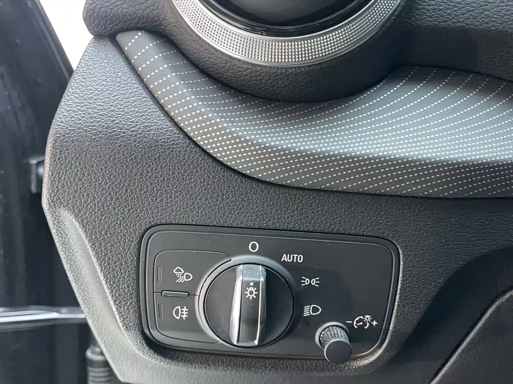 Audi Q2L 2022 — фото 15