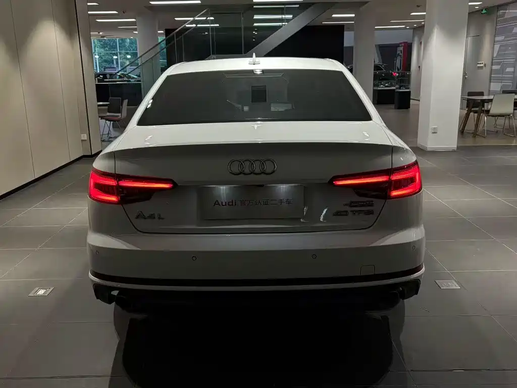 Audi A4L 2018 — фото 3