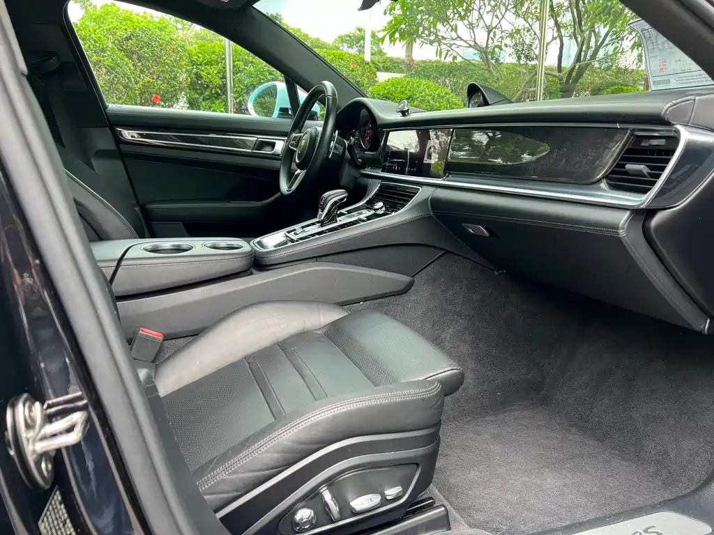 Porsche Panamera 2018 — фото 10