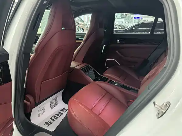 Porsche Panamera 2021