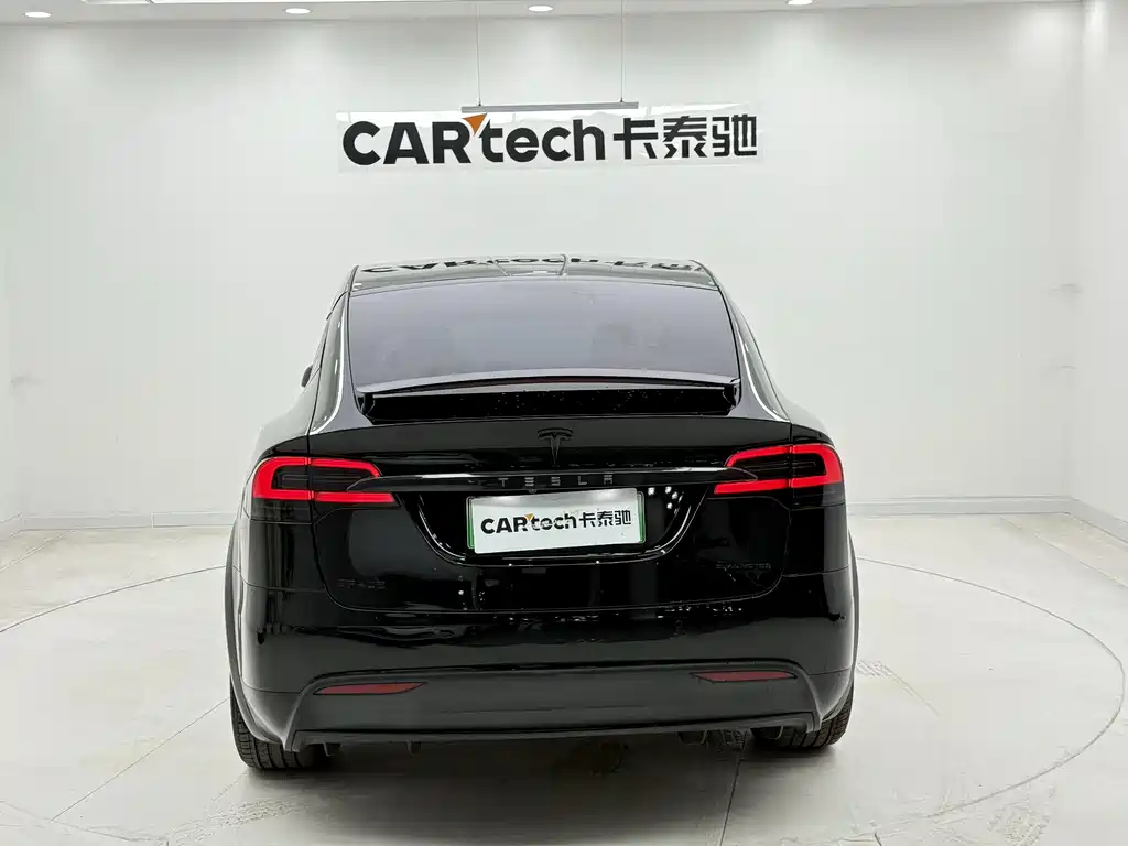 Tesla Model X 2018 — фото 12