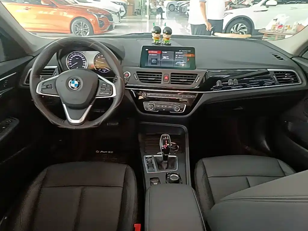 BMW 1 Series 2019 — фото 10