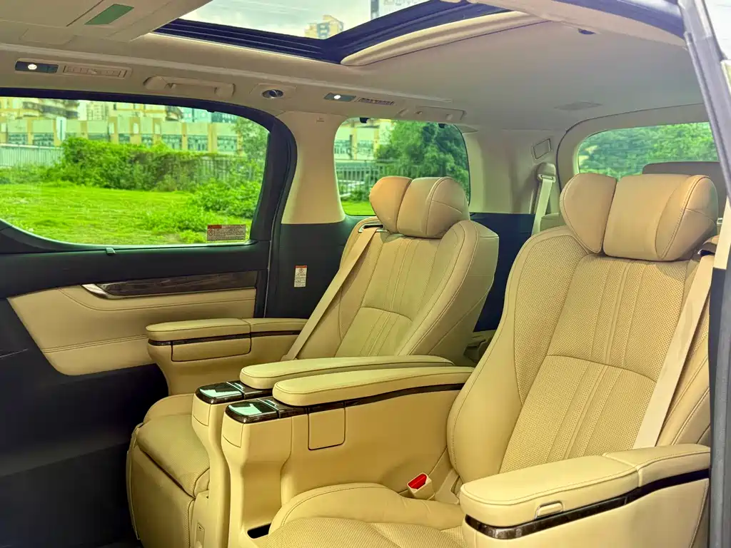Toyota Alphard 2021 — фото 22