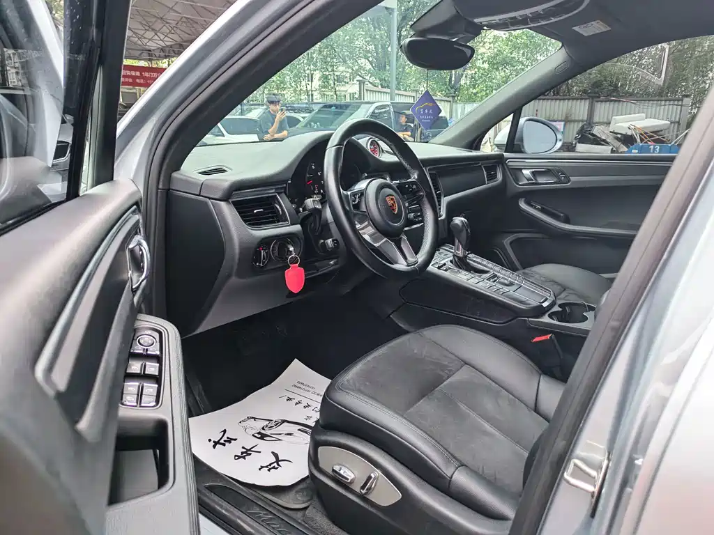 Porsche Macan 2018 — фото 10