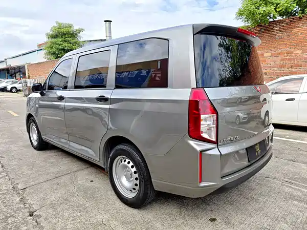 Wuling Hongguang PLUS 2022