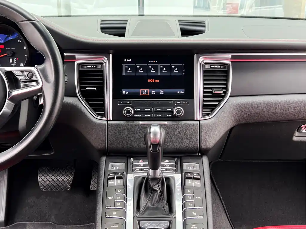 Porsche Macan 2018 — фото 12