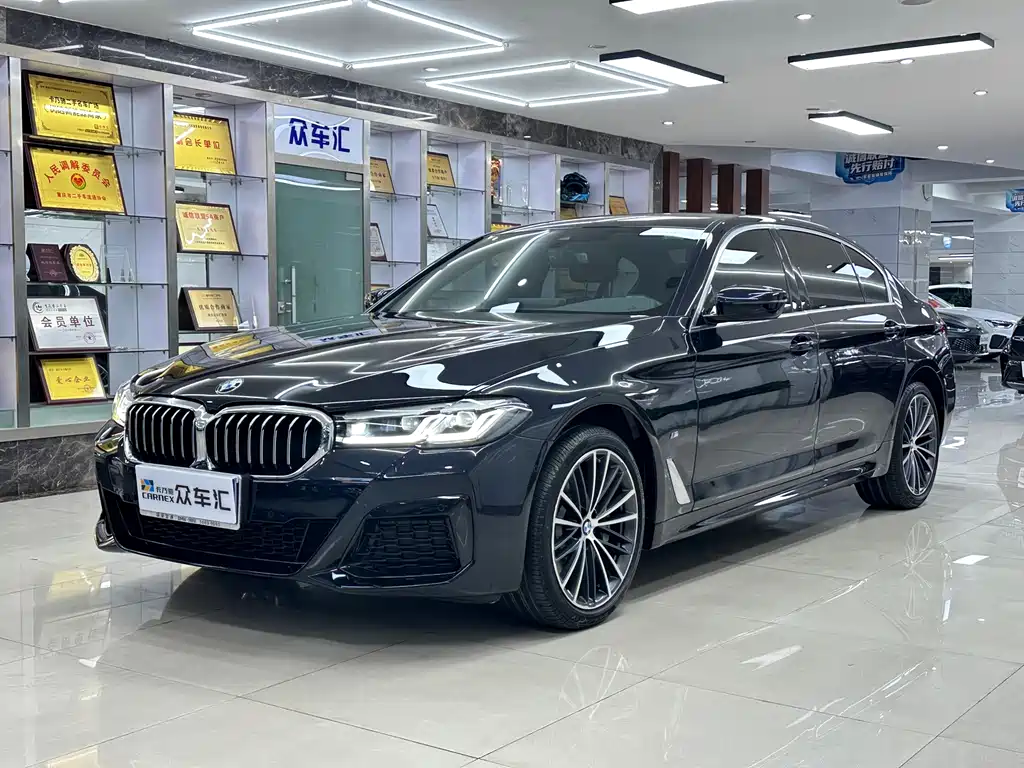 BMW 5 Series 2024 — фото 1