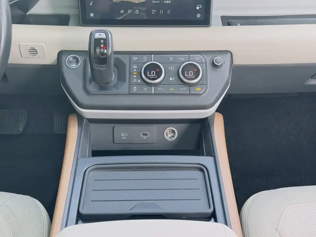 Land Rover Defender 2021 — фото 13