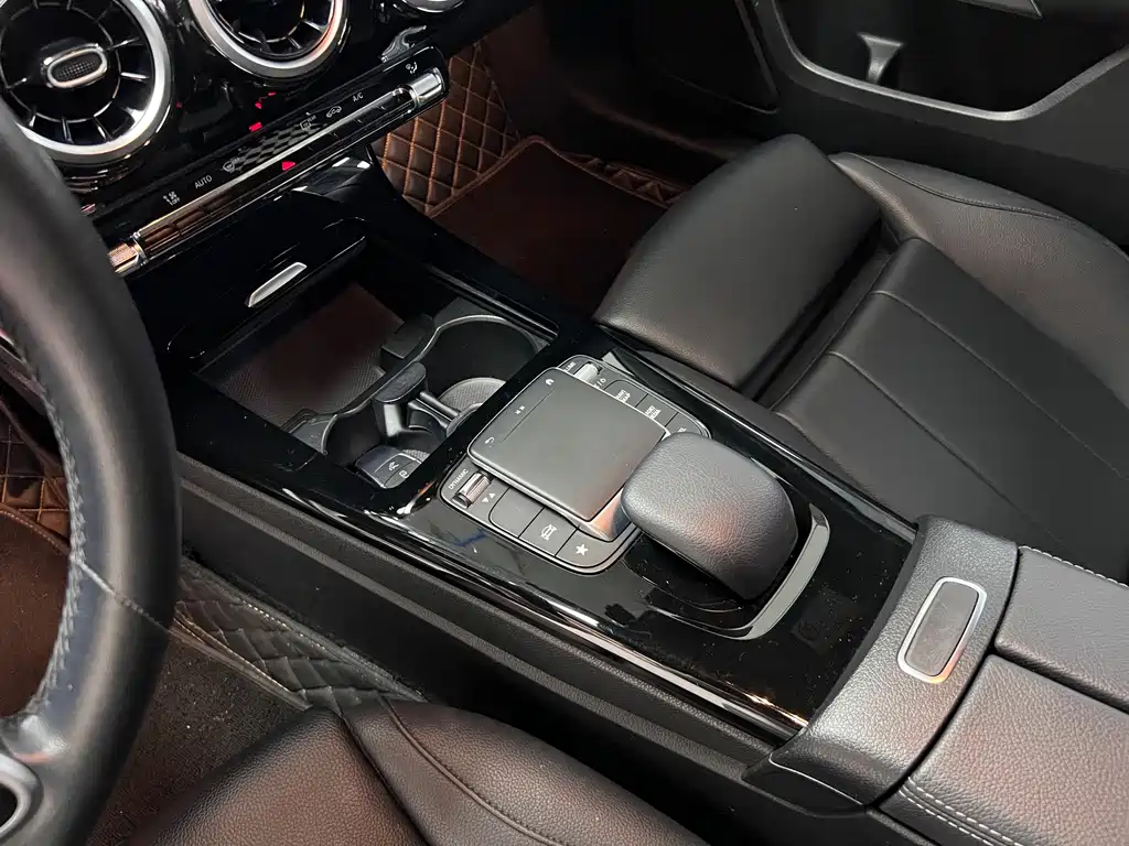 Mercedes-Benz A-Class 2022 — фото 4