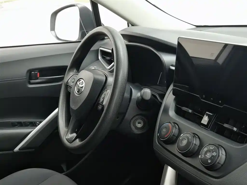 Toyota Corolla Cross 2023 — фото 22