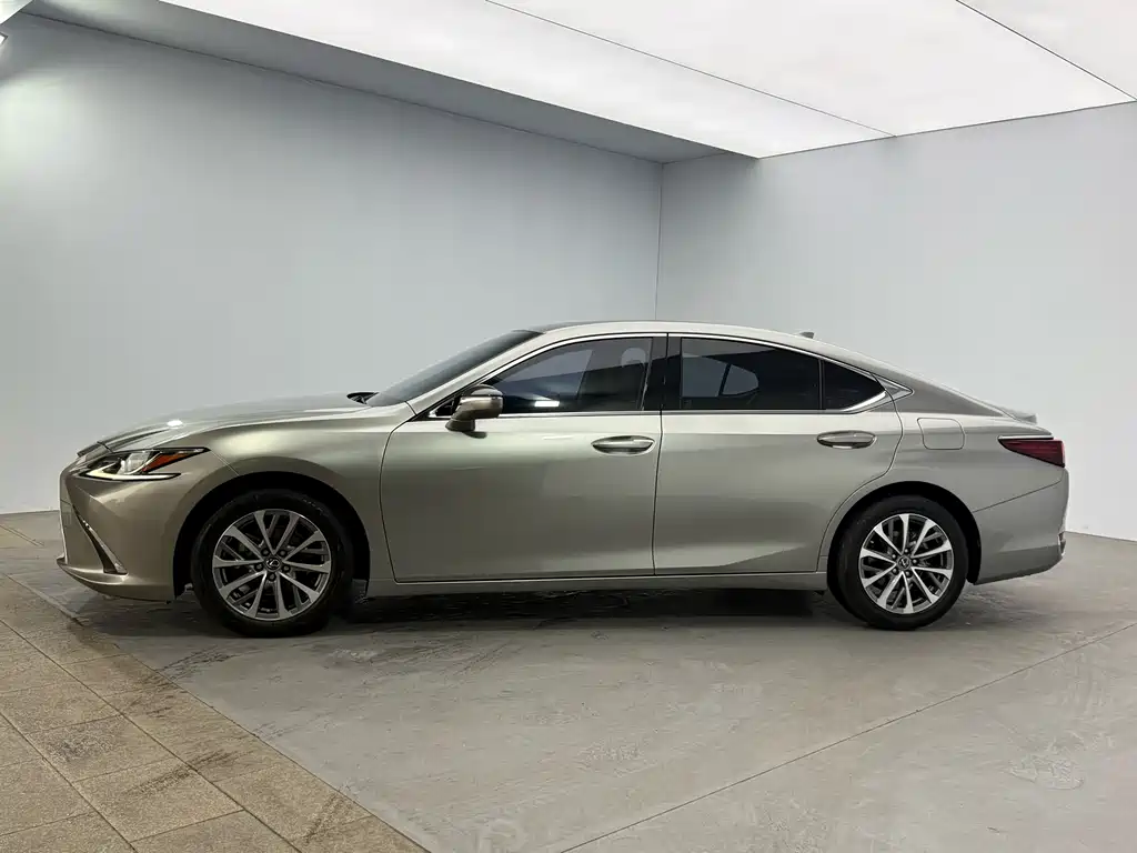 Lexus ES 2022 — фото 15