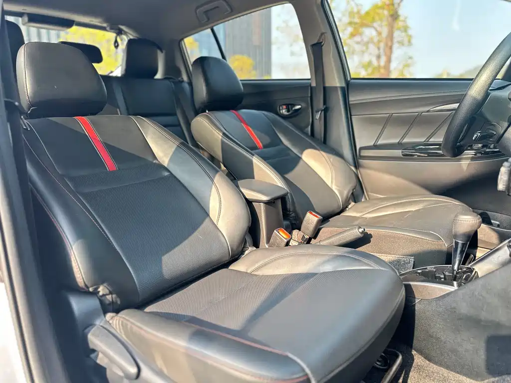 Toyota Yaris L 2022 — фото 7