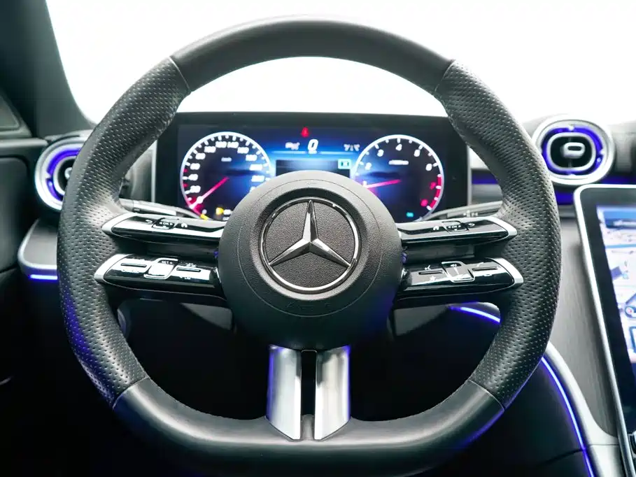 Mercedes-Benz C-Class 2023 — фото 18
