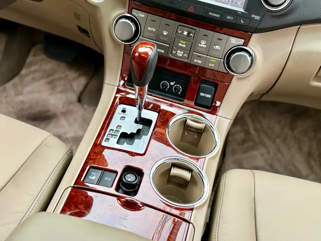 Toyota Highlander 2013 — фото 17