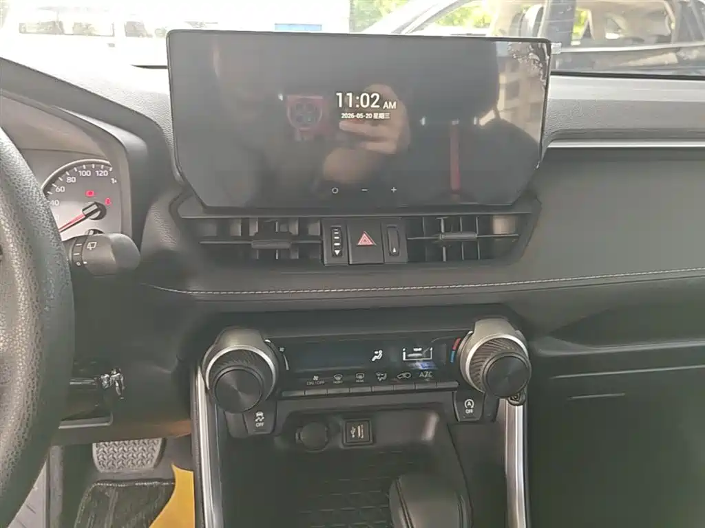 Toyota RAV4 2023 — фото 13