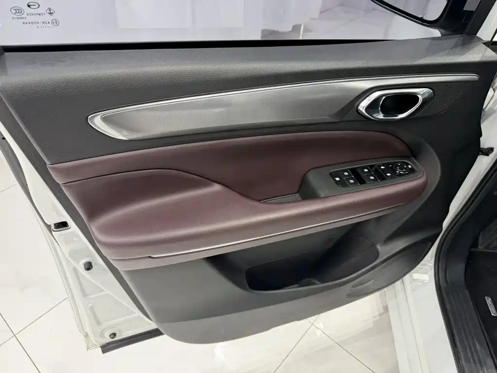 GAC Motor Trumpchi M6 2022 — фото 8