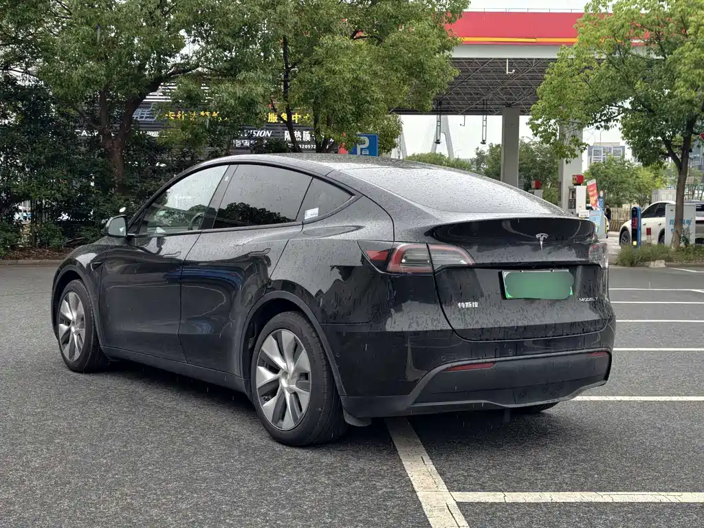 Tesla Model Y 2023 — фото 5