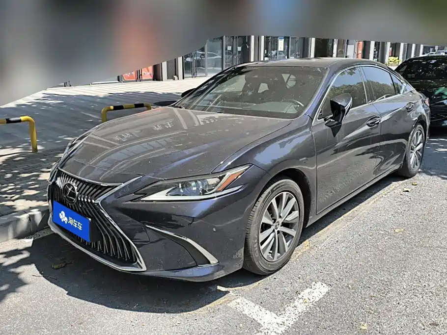 Lexus ES 2019 — фото 1