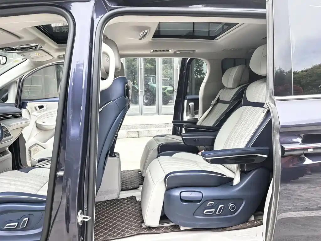 Roewe iMAX8 2022 — фото 16