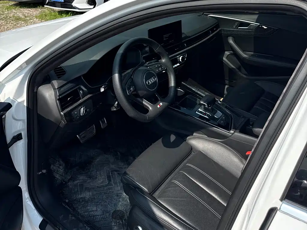 Audi A4L 2020