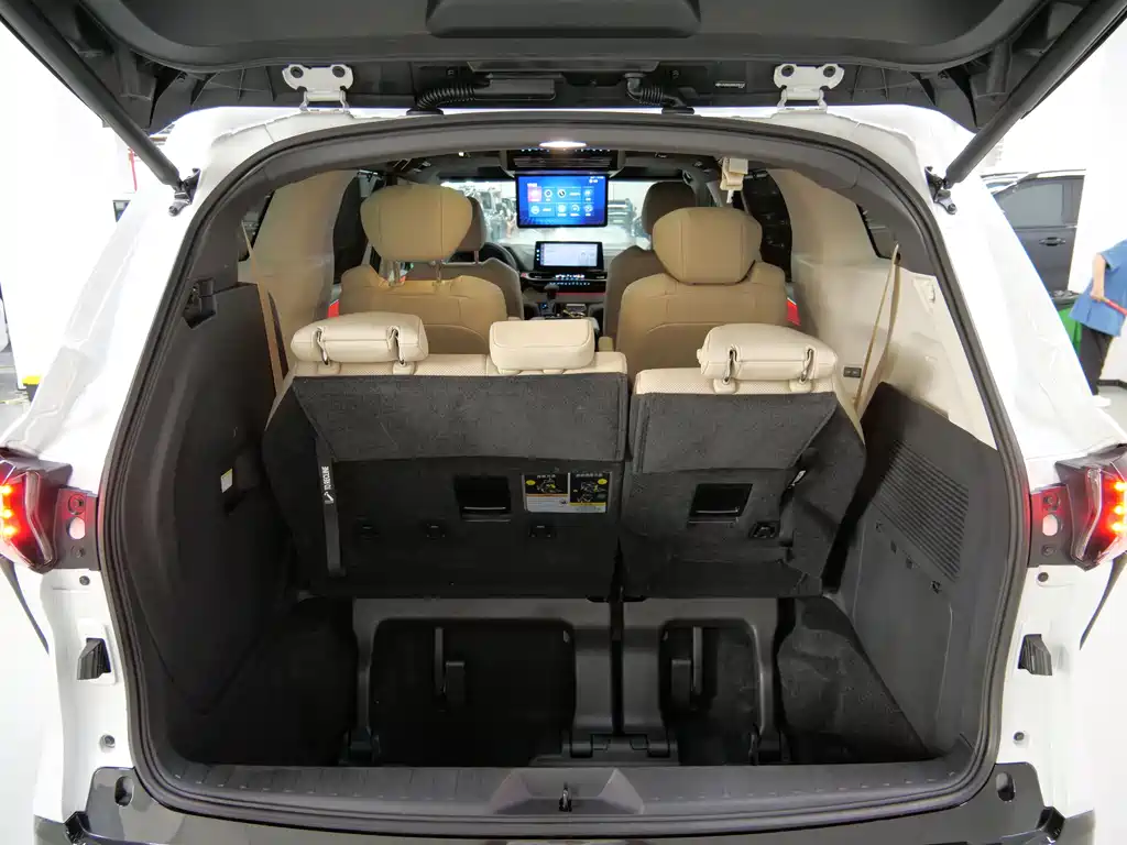 Toyota Sienna 2022 — фото 20
