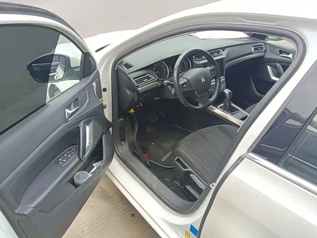 Peugeot 408 2016 — фото 16
