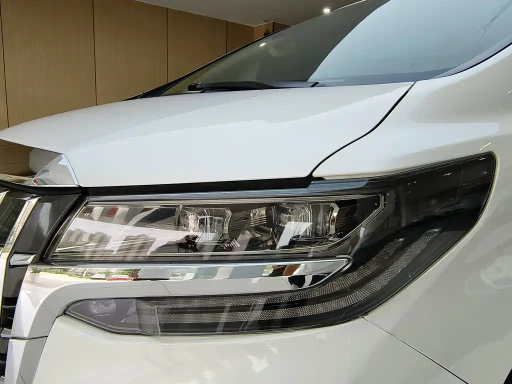 Toyota Alphard 2021 — фото 32