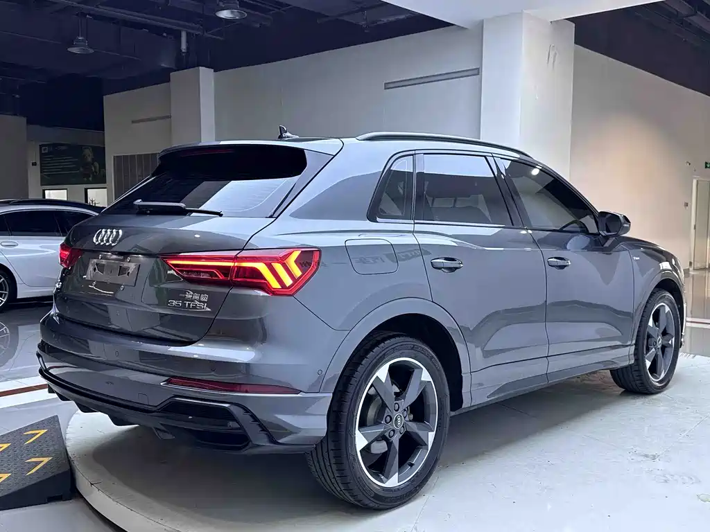 Audi Q3 2021 — фото 12