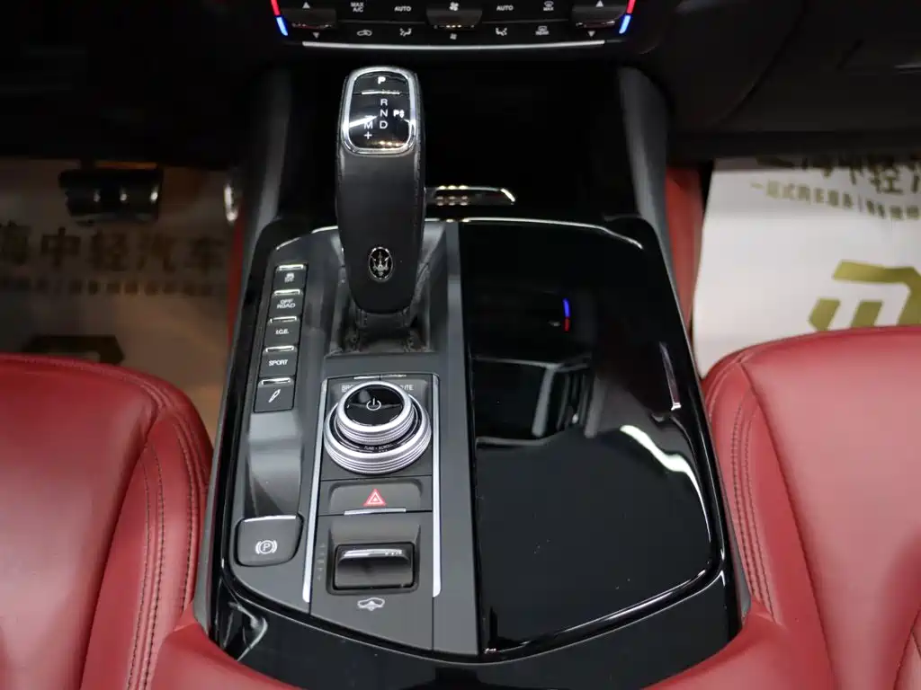 Maserati Levante 2023 — фото 15