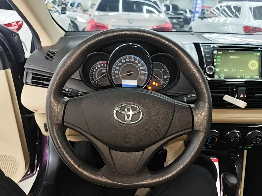 Toyota Vios 2015 — фото 11