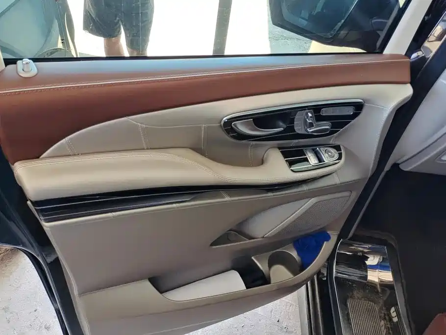 Mercedes-Benz V-Class 2023 — фото 7