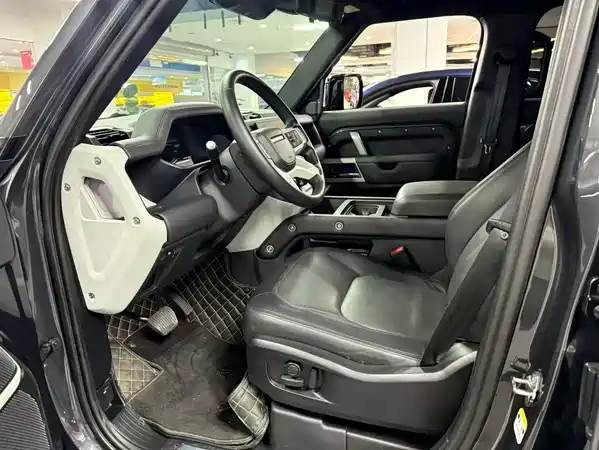 Land Rover Defender 2023