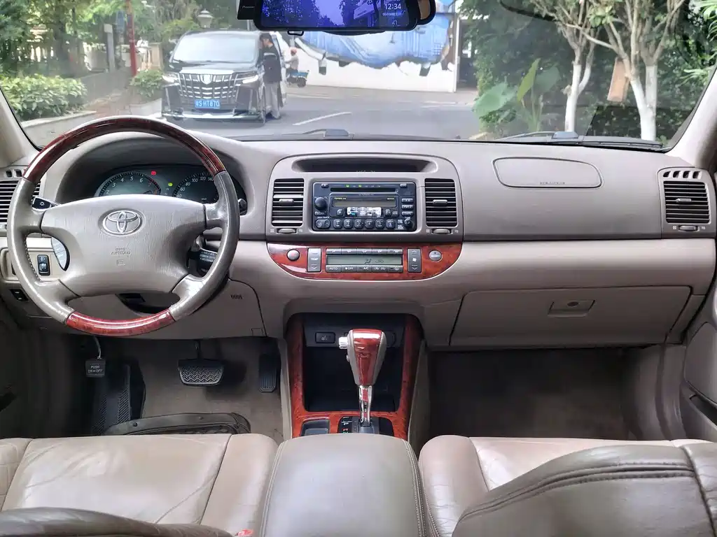 Toyota Camry 2004 — фото 15