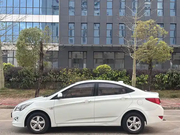 Hyundai Accent 2015