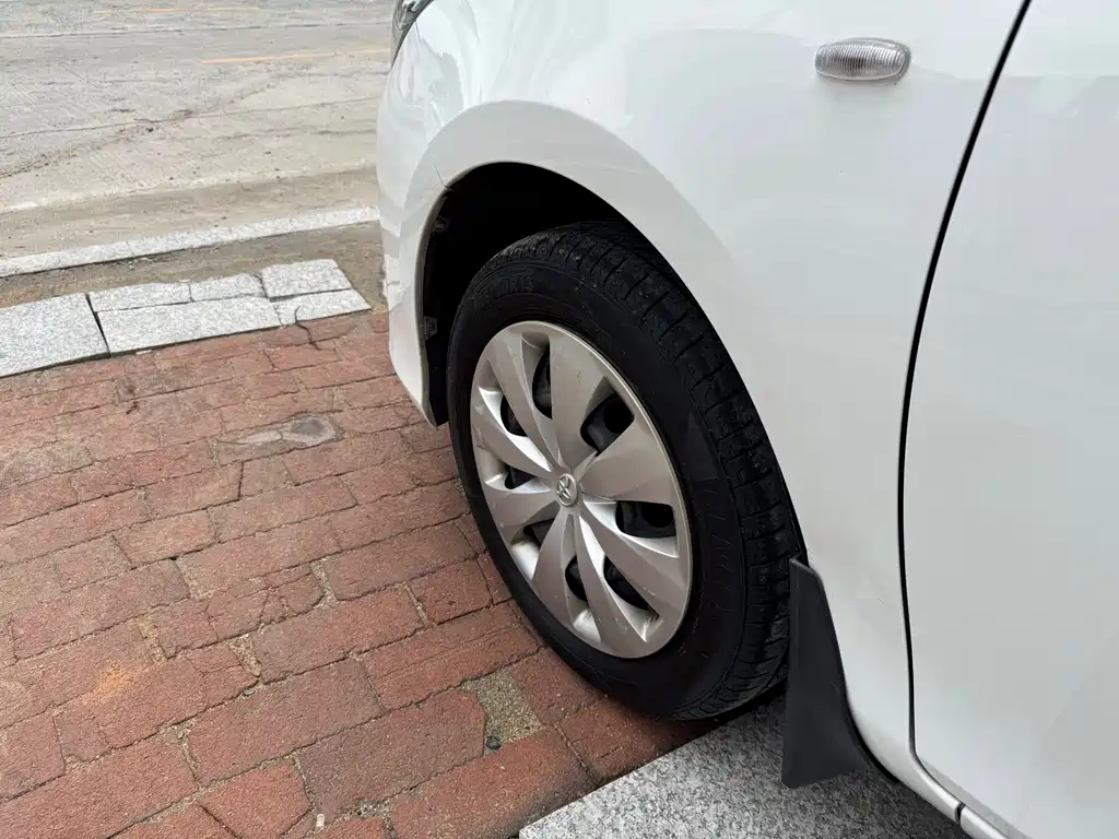 Toyota Yaris L 2019 — фото 17