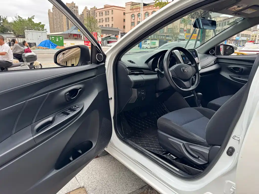 Toyota Yaris L 2019 — фото 15