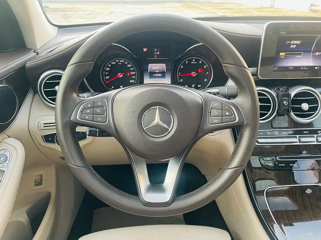Mercedes-Benz GLC 2018 — фото 15